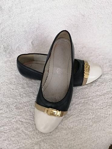 ARA kozne baletanke, broj 40. Kombinacija teget i bele boje. Duzina