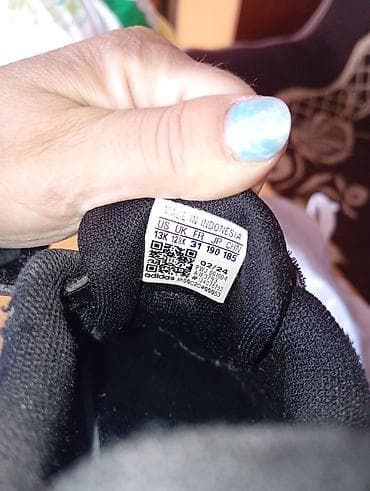 riker patike: Dečije patike Adidas, crne boje sa belim detaljima (tri pruge sa — 5