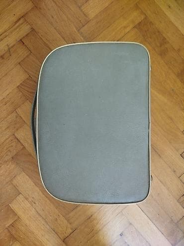 gramofon sa trubom: Stari retro gramofon u koferu vintage Radi ali potenciometri zezaju — 10