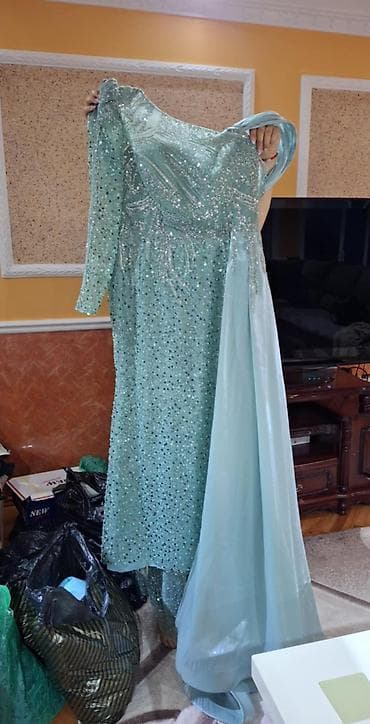 Dukserice: Elegantna svečana haljina u mentol/tirkiz nijansi sa mnoštvom šljokica — 1