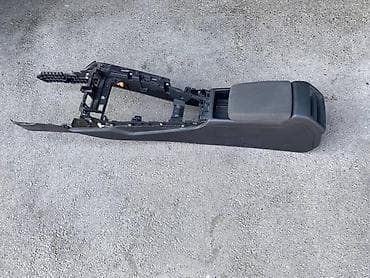 sm auto varvarin: NASLON ZA RUKU ZA AUDI A4 | Naslon za ruku za Audi A4 B9 (300-H) — 4