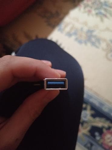 happy plugs air 1: USB hub za laptop – 3-u-1/4-u-1 Opis: - Kompaktan aluminijumski USB — 2