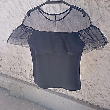 termo kosulja: Elegantna crna bluza sa tilom i volanima - Model: bluza bez rukava sa — 1