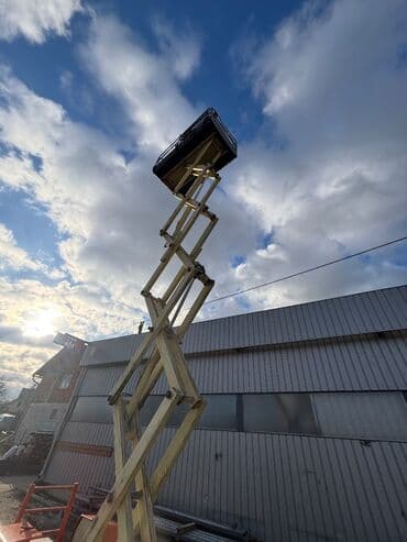 Reklamiranje, štampanje: Kamion sa kranom   Duzina krana 25m   Tovarni prostor 6.30 m x 2.5m    — 8