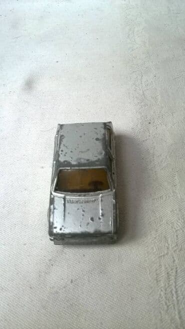 lov i ribolov gradiste: Siku VW Golf I 7,5 cm.sivi,fale z.vrata,upali p.tockovi — 2