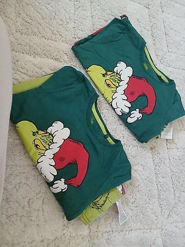 nike kapa i rukavice za decu: Paket dečije odeće – majice i helanke/čarapice Sadržaj: - 1 bela — 4