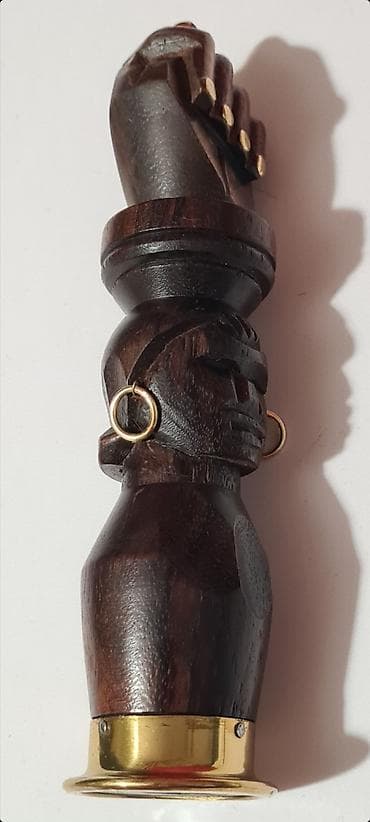 ruski saten cena: - Upečatljiv i simboličan komad, ova vintage rezbarena figura služi i — 8