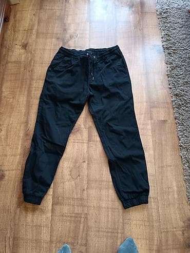 lil hybrid boje: Crne muske pantalone – Sinsay, veličina 36 - Model: jogger/kargo stil — 1