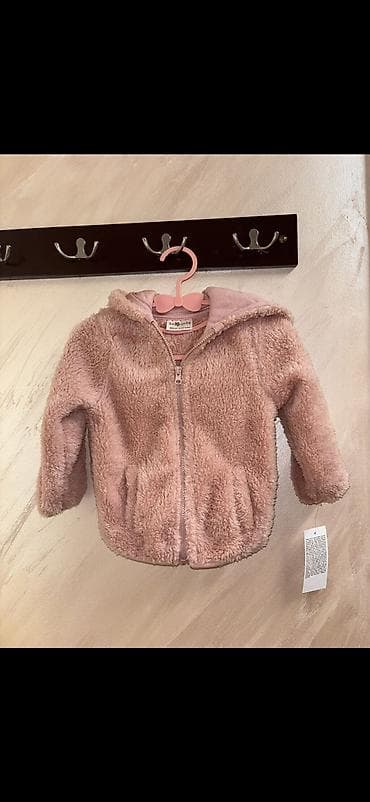 dugi dzemperi sa kapuljacom: Paket garderobe za devojčicu, pažljivo uklopljen u nežnim i elegantnim — 3