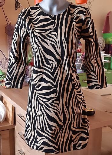 Office Furniture: Stradivarius haljina sa animal (zebra) printom - Veličina: M - — 2