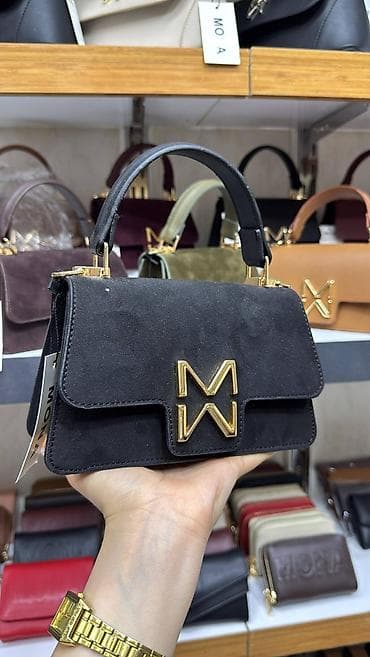 chanel torbica mala: Mini torba sa ručkom – model “M” logo - Struktura: kompaktna — 7