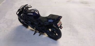 swarovski kristali cena: Motori 1:18,ocuvani cena za kom — 13