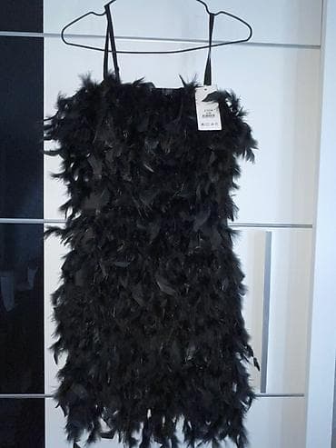 Women's Clothing: Crna haljina sa perjem, mini dužine, sa tankim podesivim bretelama — 1