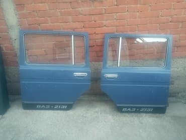 presvlake za prednja sedista: Vrata zadnja desna Lada 2131 Niva. Polovno, ocuano. Skinuto sa — 4