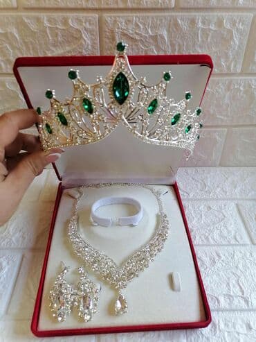 mokasine novi sad: Chanel, Set: Crown, Earrings, Bracelet, Material: Cubic zirconia, Pearl — 9