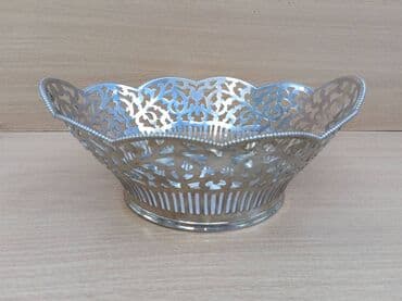 star wars kaciga: Posrebrena ovalna Činija sa radom 3 Posrebrena, ovalna manja Činija — 3