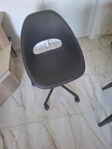 Ostali nameštaj: Komoda postolje za pedikir sa dve ugradne kadice sto za manikir sa dva