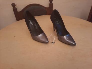 srebrna ogrlica sa krsticem: Pumps, 39 — 20