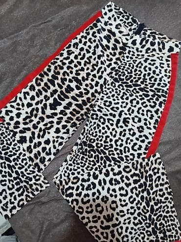 men: Ženske pantalone sa animal printom (leopard) i crvenim bočnim trakama — 4