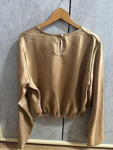 dzemper sa kosulja kragnom: Bluza dugih rukava u boji karamela/bež, brenda P… (etiketa “P…” — 2