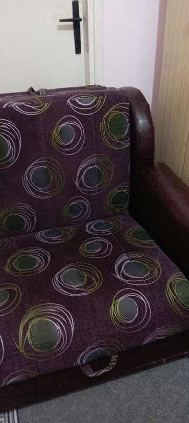 Sofas and couches: Fotelja na razvlačenje – klik-klak mehanizam U vrlo dobrom stanju. - — 1