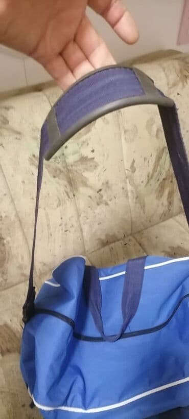 fizika sa zbirkom zadataka i prirucnikom za laboratorijske vezbe za 1 razred: Sportska torba kao nova ispravna. Rukohvati plus kaiš za rame
 Mirjevo — 5