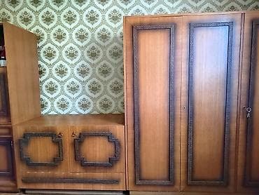 sofe beograd: Regal iz tri dela očuvan, Aranđelovac, u odličnom stanju. Obavezan — 4