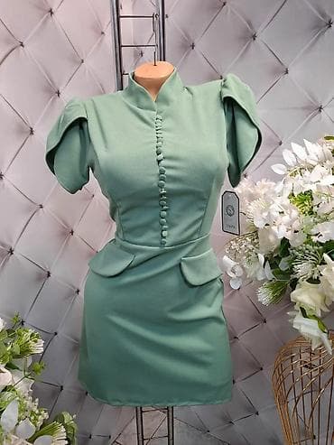torba za rame: Elegantna ženska mini haljina sa kratkim rukavima i visokim kragnom — 2