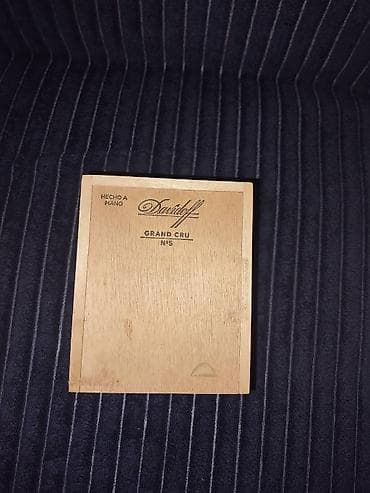 ormaric za sminku: Kolekcija originalnih kutija za cigare iz različitih brendova: - La — 5