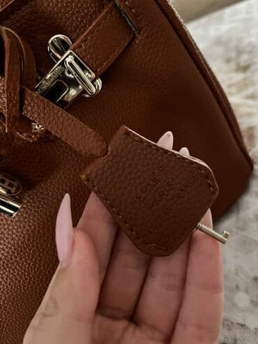 Personal Items: Elegant purse, Hermes, Material: Leather — 7
