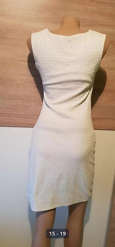 judina žena: Elegantna krem/pastelno-bela haljina bez rukava, kroj iznad kolena — 3