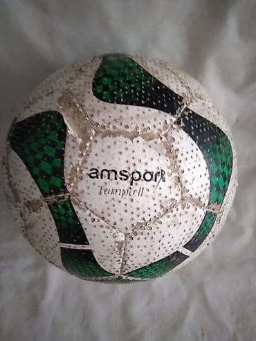pancerice cena: Lopta za fudbal Amsport br.5drži vazduh. Spolja dosta oštećena — 2