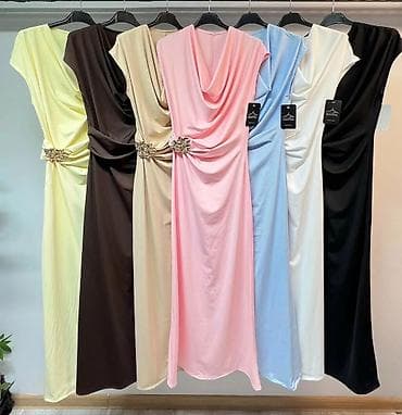 Dresses: Elegantna midi haljina sa drapiranim kaskadnim izrezom i ukrasnom — 9