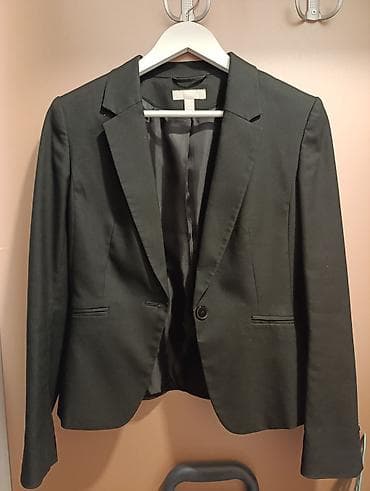 Ženski crni blejzer – H&M - Model: klasični strukirani sako sa