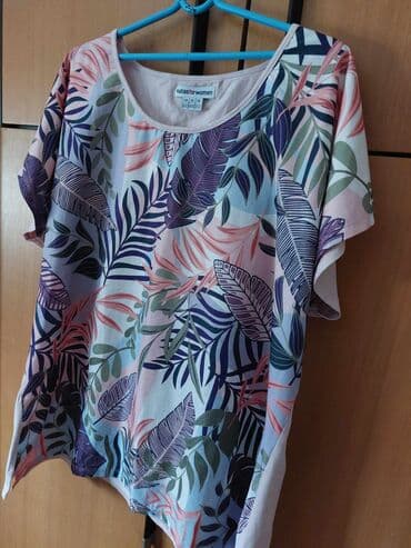 pull and bear suknje: Po grudi 67 + 
Duzina 74
1400 — 3