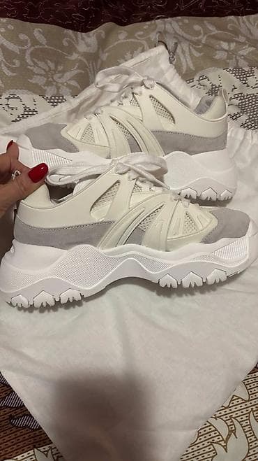 Donji delovi trenerke: Patike 36.5 Nove obuvane dva puta — 6