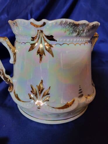 zemljane posude: Bombonijera 1914 do 1918g. porcelan,sedef glazura. Bombonijera je — 7