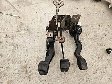 tuto pasa nis: PAPUCICA GASA ZA CITROEN C4 OD 2002. DO 2008. GOD — 1
