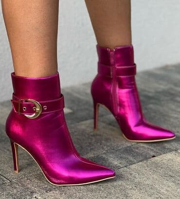 luna nova kolekcija 2023: Nova kolekcija 🆕
Br:36-41
Visina petE:10cm
Cena:4800din — 1