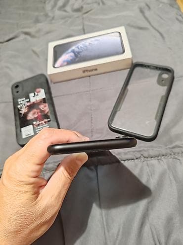 mobilni telefoni sa tastaturom: IPhone XR 64 GB – crni - Ekran 6.1" Liquid Retina (LCD) sa Face — 6