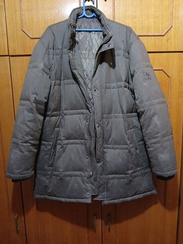 Odela: Muška zimska jakna, tamnosiva. - Kroj: duža, sa ravnim porubom i — 1