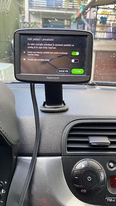 jastuci za put: TomTom navigacija za automobil, montirana na komandnoj tabli i — 5