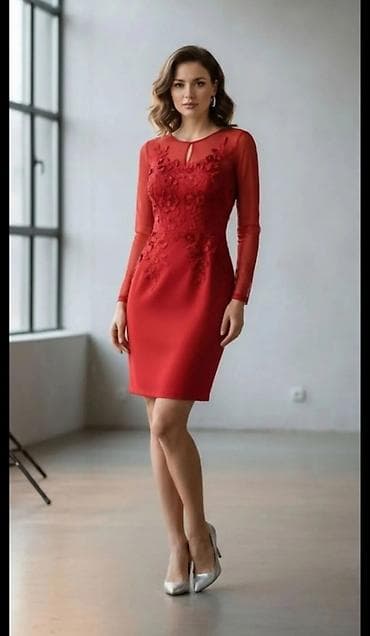 Elegantna crvena koktel haljina - Kroj: uska silueta do iznad kolena