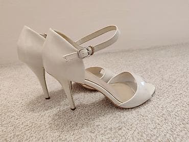 nike air d: Elegantne ženske sandale na štiklu - Boja: krem/bela - Model — 1