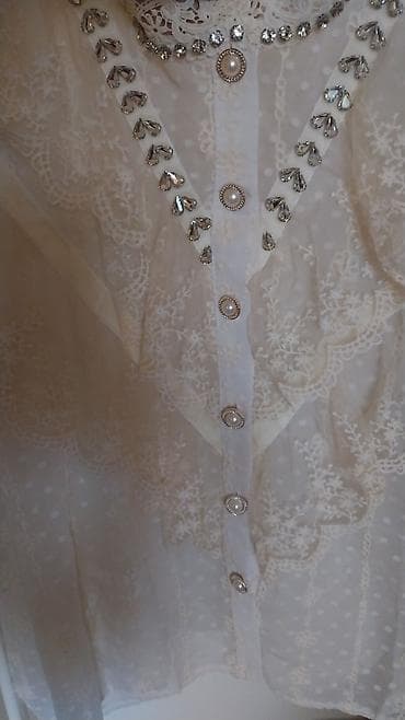 za kosu: Romantična čipkana bluza MONIQUE univerzalna za S do L - Boja: nežna — 2