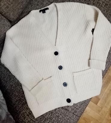 Roll-necks: Beli dzemper, Topao, u odličnom stanju. Jako malo je nošen. M veličina — 1