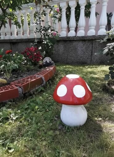 zamka za lasice: Betonska Figura Pečurka 🍄 NOVO Dovedite prirodu u svoj vrt sa ovom — 1