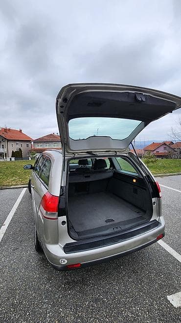 Opel Vectra Caravan (karavan) – 5 vrata, metalik siva - Prostran