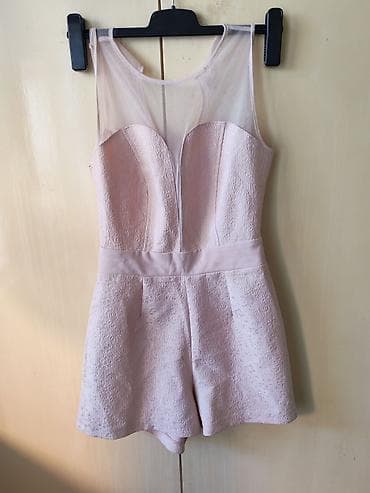 ogrlica srce: Ženski elegantni kratki kombinezon u puder‑roze boji. - Gornji deo — 1