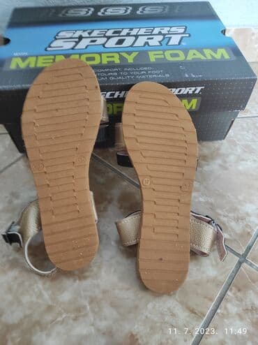 c a papuce: Sandals, Dr. Martens, 37 — 4